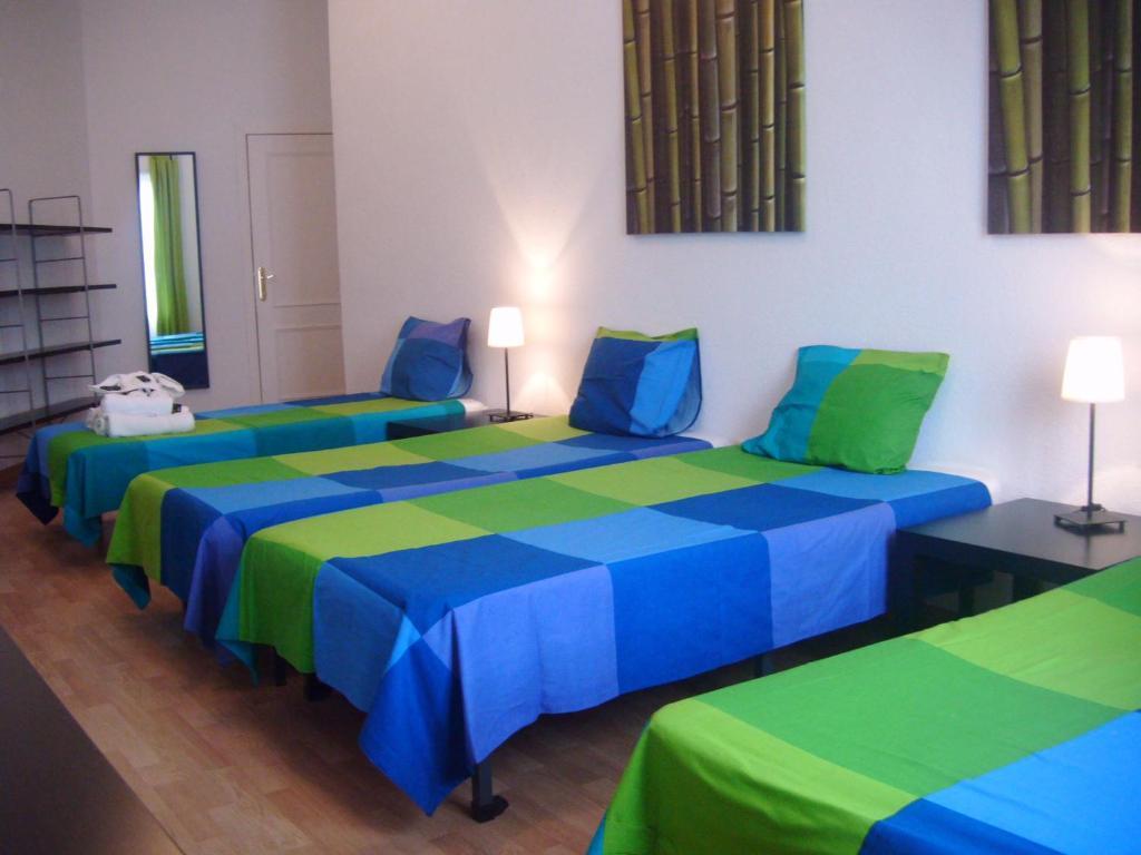 Puerta Del Sol Rooms - Madrid — Photos 1